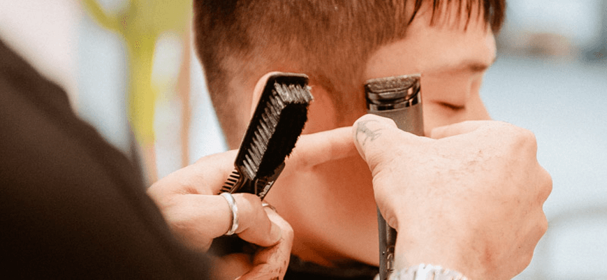 Cepillos y peines indispensables para tu barbería 