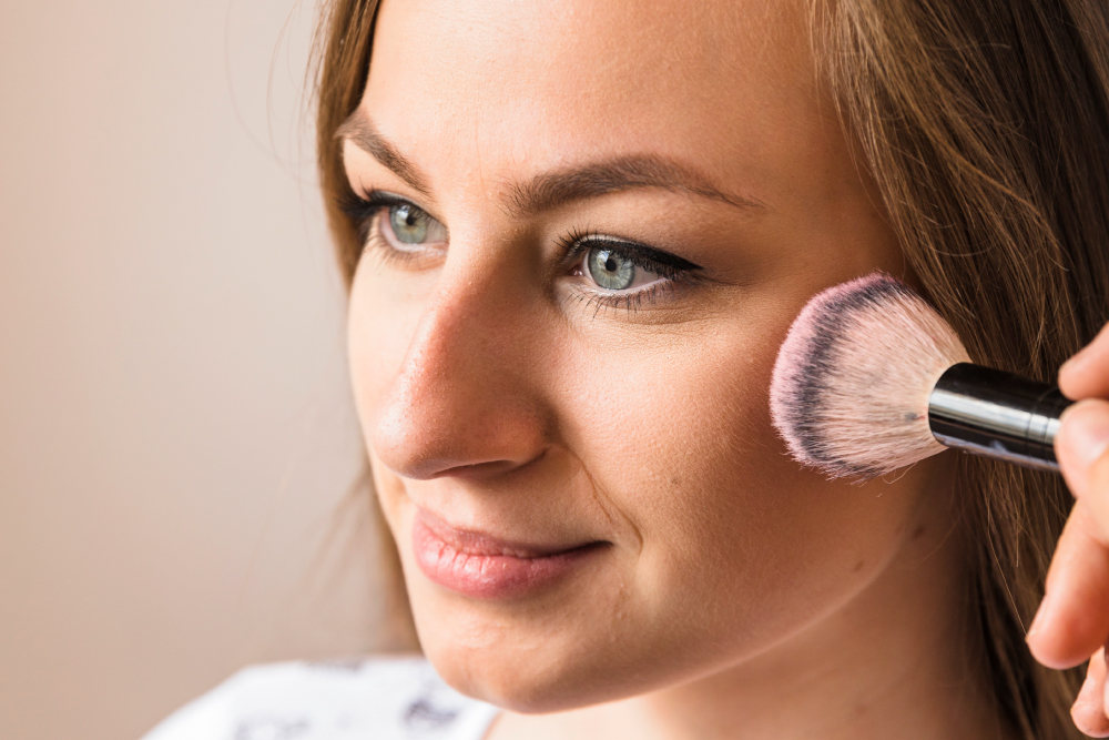 Los beneficios de usar polvos ultrafinos en tu maquillaje diario